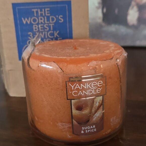 Yankee Candle Sugar and Spice jar candle. New as is glass broke DEADSTOCK  rare - Picture 1 of 12